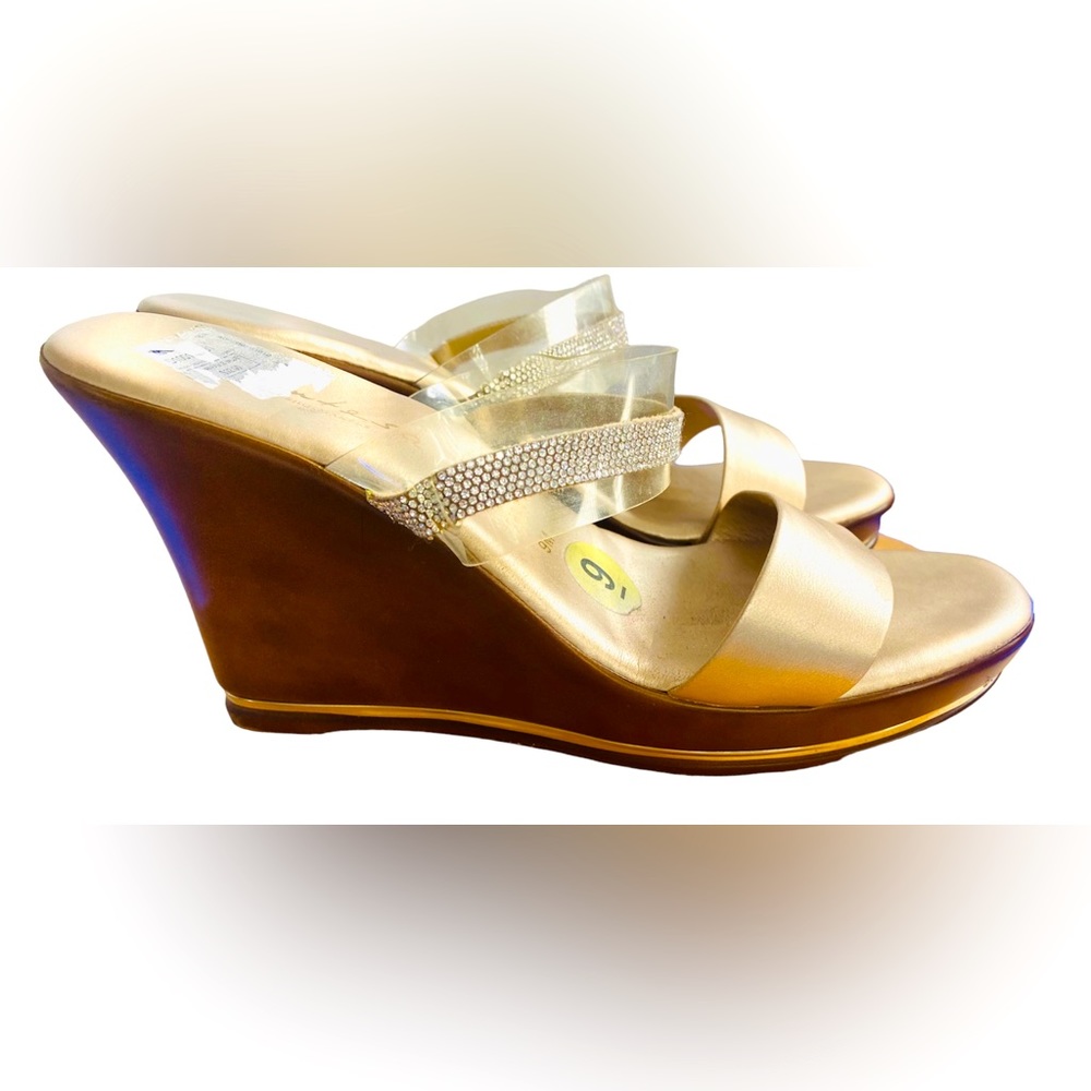 🔥GOLD WEDGE Sandals 🔥Size 9🔥Pre owned